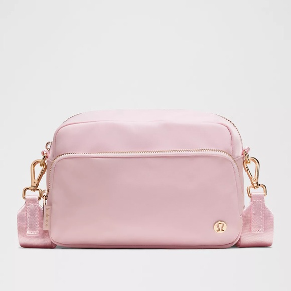 NWT Lululemon Everywhere Crossbody Bag 3L Large Blissful Pink/Gold MetalHardware - Picture 2 of 12
